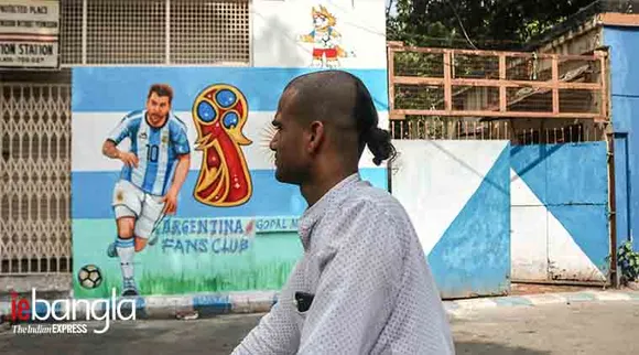 Fifa World Cup 2018: শহর জুড়ে বিশ্বকাপের মরসুম, ফোটোতে দেখুন ফুটবল প্রেম!