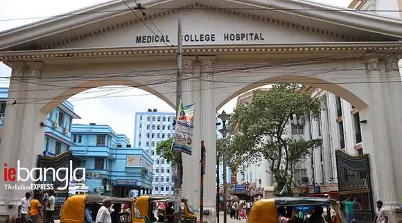 Medical college front gate express photo Shashi ghosh