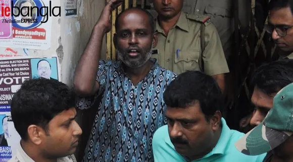 alik chakrabarty shouting slogan at baruipur court on saturday June 2, 2018