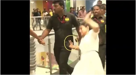 kajol slip down in mall