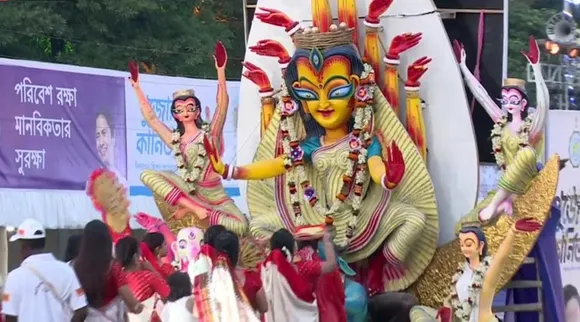 Durga Puja Carnival 2018 Live: ধুনোর গন্ধে আমোদিত রেড রোড