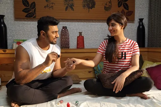 প্রেমের দিনে 'কিডন্যাপ' ছবির ফার্স্টলুক, একসঙ্গে দেব-রুক্মিণী