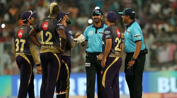 Dinesh Karthik and Co left baffled by umpiring decision, Ravichandran Ashwin gets involved