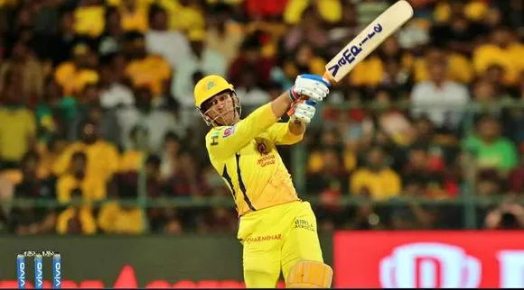 Dhoni's Gigantic 111-Meter Six to Umesh Yadav is Out of this World