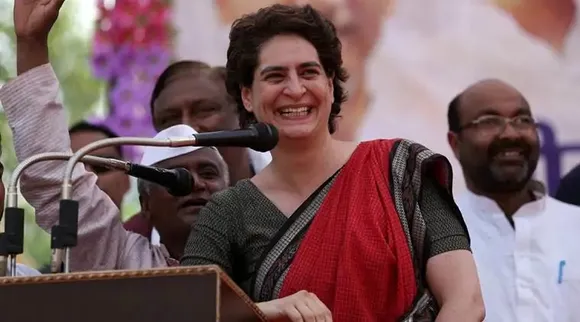 সভামঞ্চে কংগ্রেসের সাধারণ সম্পাদক প্রিয়াঙ্কা গান্ধী ভাদরা