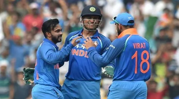 Dhoni, kedar and Virat_759