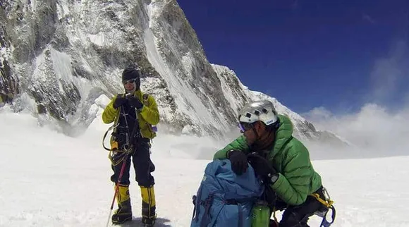 mt-everest-climbers-759