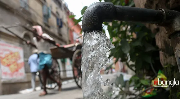 এখনও জল অপচয়ের চিরাচরিত ছবি কলকাতায়