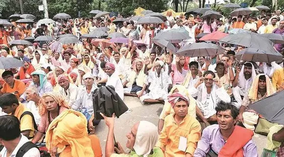 Hindu priests