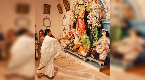 mamata, মমতা, মমতা বন্দ্যোপাধ্যায়, মমতার খবর, mamata banerjee, mamata pujo opening , পুজো উদ্বোধনে মমতা, পুজো উদ্বোধন, durgapuja 2019, durgapuja, দুর্গাপুজো, দুর্গাপুজা, দুর্গাপুজো ২০১৯ durgapujo, kolkata pujo