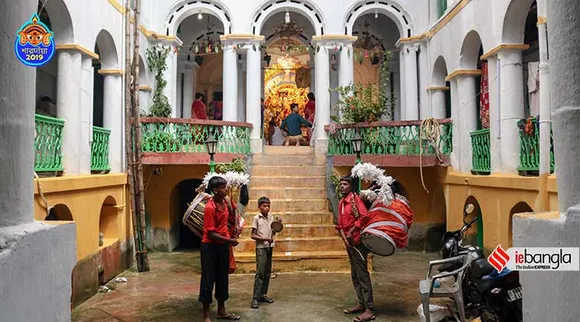 অসুর বধ নয়, শান্তরূপে 'বেলু বাড়িতে' শিবের কোলে বসেন দুর্গা