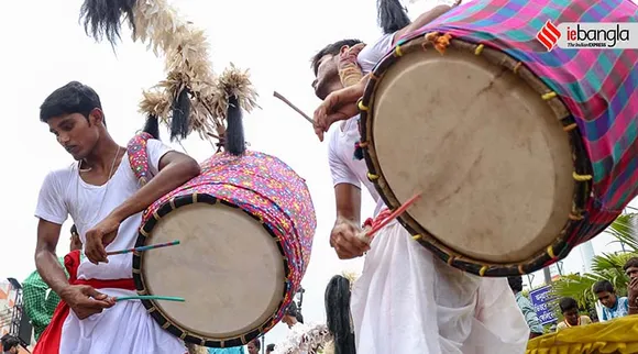 ঢাকি, Dhaki, পুজো, Traditional drummers দুর্গাপুজা, Durga puja, বাঙ্গালির দুর্গাপূজা, Bengali Durga puja, কলকাতা, Kolkata, North Kolkata, মধ্য কলকাতা, Kolkata's puja, pathuriaghata, বনেদি বাড়ি, Bonedi bari, পুজোর থিম, Kumortuli to Pujo Pandals, শ্রমিক, The workers, দিনমজুর, daily labourers, দুর্গাপূজা ২০১৯, Durga puja 2019, কুমোরটুলি, kumortuli, নবরাত্রি, navratri