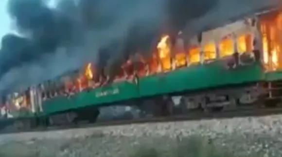 Fire on Pakistan train, পাকিস্তানে ট্রেনে আগুন, পাকিস্তানে ট্রেনে ভয়াবহ আগুন, পাকিস্তানে ট্রেনে বিধ্বংসী অগ্নিকাণ্ড, pakistan train fire, Tezgam Express , তেজগাম এক্সপ্রেস, তেজগাম এক্সপ্রেসে আগুন, Tezgam Express fire, pakistan fire, পাকিস্তানে আগুন, পাকিস্তানের খবর, Tezgam Express news, pakistan news