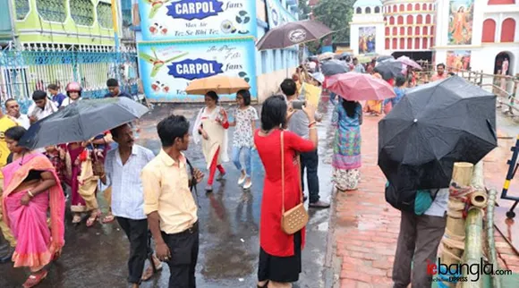 অষ্টমীতেও বৃষ্টির ভ্রুকুটি কলকাতা সহ দক্ষিণবঙ্গে