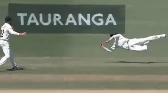 Mitchell Santner pulls off a superman-esque catch