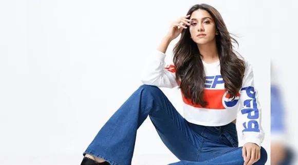 ‘সুইজারল্যান্ড’ পাড়ি দিলেন রুক্মিণী