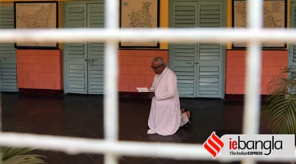 নীরবে, নিভৃতে পালিত গুড ফ্রাইডে, দেখুন ছবিতে