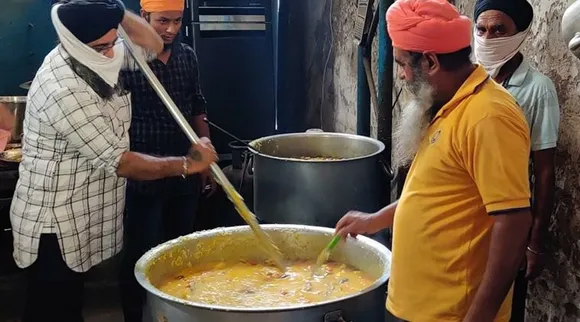 kolkata gurudwaras,কলকাতার গুরুদ্বার, লকডাউন, langars during lockdown, বেহালা গুরুদ্বার, behala gurudwara langer, needy poor langer kolkata, iha foundation, kolkata news, indian express bangla