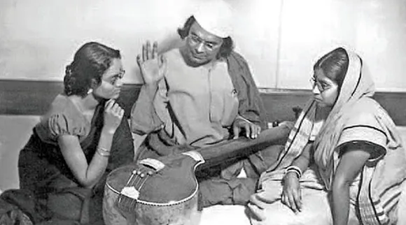 nazrul geeti popular songs