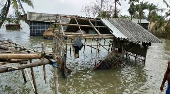 ত্রাণ দুর্নীতি নিয়ে তোলপাড় দক্ষিণ ২৪ পরগনা-বৌবাজার পার করল 'উর্বী'-অনলাইন যোদ্ধাই বড় ভরসা ঘাসফুলের