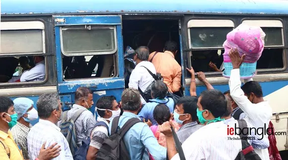 দূরত্ববিধি শিকেয় তুলে বাড়ছে নিত্য যাত্রীদের বাসে ওঠার ঠেলাঠেলি