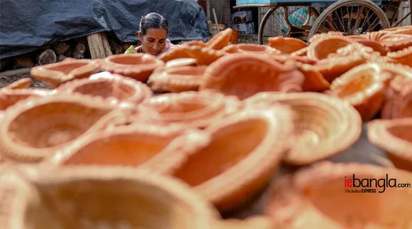 চিনা আলোর সামগ্রীকে টেক্কা দিচ্ছে বারাসতের এই 'প্রদীপ গ্রাম'