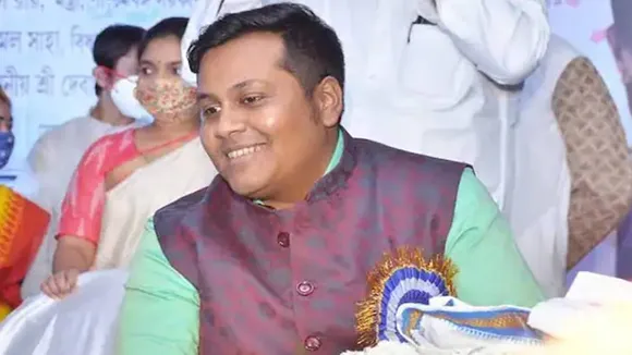 Debanjan Deb, Fake IAS, Kasba Vaccination