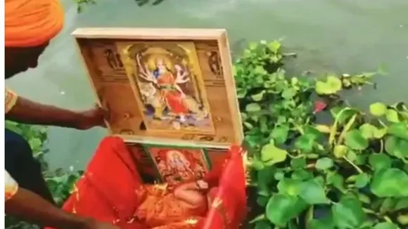 UP New Born, Ganga, Boatman