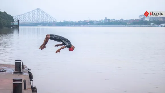 মুকেশ গুপ্তা, Mukesh gupta, সাঁতারু মুকেশ, Swimmer Mukesh, বাংলার সাঁতারু মুকেশ গুপ্তা, Bengal swimmer Mukesh Gupta, বাংলার সেরা সাঁতারু, The best swimmer in Bengal, সাঁতারু, swimmer, সেরা সাঁতারু, The best swimmer, ইন্ডিয়া রেকর্ড মুকেশ গুপ্তার, India record Mukesh Gupta, বাংলা চ্যানেল পার হাওড়ার ছেলে মুকেশের, Mukesh, son of Howrah, crossed the Bengali channel, বাংলা চ্যানেল, Bangla Channel, হাওড়ার সাঁতারুর ইন্ডিয়া রেকর্ড, Howrah Swimmer India Record, ইন্ডিয়া রেকর্ড, India Record, West Bengal news, indian express, কলেজ স্ট্রিট, college street, করোনা, corona, corona news, Bangla Khabar, বাংলার খবর, Bangla News Live, বাংলার ব্রেকিং নিউজ, Breaking Bangla News,Bangali news, বাংলায় সর্বশেষ খবর, লেটেস্ট খবর, News in Bengali, Bengali News Today, বাংলা নিউজ, Bengali News, করোনা মহামারী, corona pandemic, Bangla Khabor, কোভিড-১৯, covid, News in Bangla, করোনা ২০২১, corona 2021, 24 Ghanta Bangla News, Bangla News, covid-19