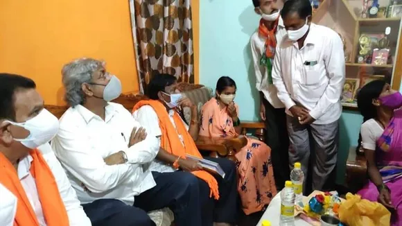 minister-visits-serving-soldiers-house-to-offer-condolences-and-embarrassed