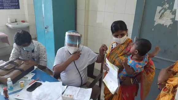 Arambag Physician pradip bej treats child by a sounding ghanta