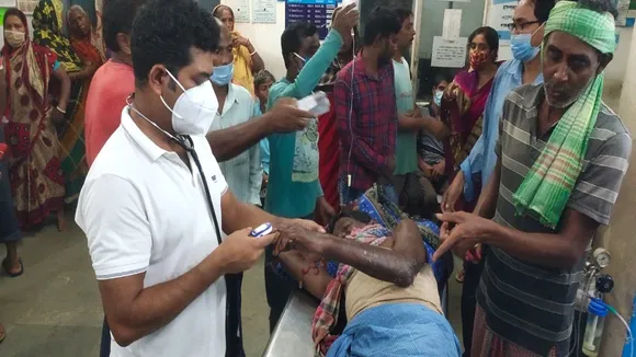 Two youth died in electrocuted during relief distribution in east medinipur bhupatinagar area
