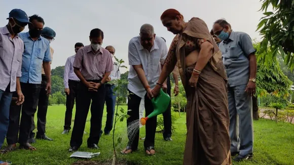 jagdeep dhankhar sudesh dhankhar plants trees in rajbhavan on narendra modis birthday