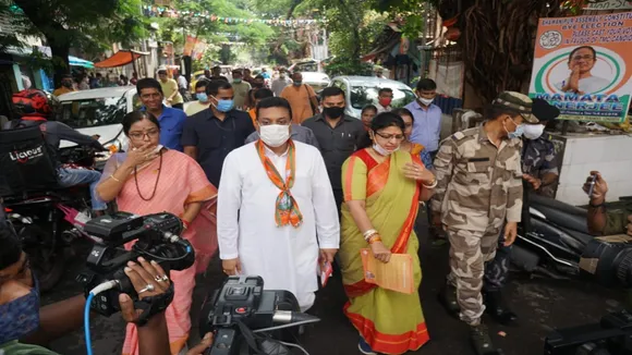 Seeing the BJP in the campaign tmc mocked tum to thehre pardesi song
