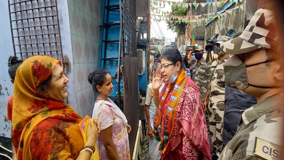 tmc supporters gives joy bangla slogan TO bhawanipur bjp candidate priyanka tibriwal campaigning