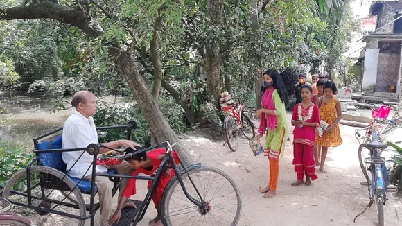 Prabir paul a resident of goghat teach students in free of cost