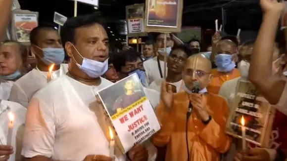 ISKCON Kolkata sings 'bhajan' and protests outside Deputy Bangladesh High Commission