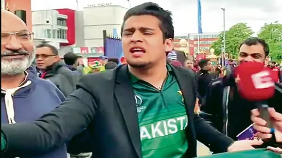 Maro Mujhe Maro Guy