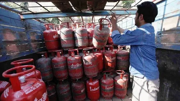 domestic non subsidised lpg cylinder price hiked see new price in kolkata