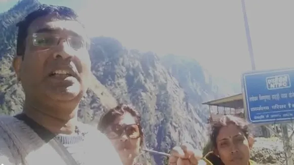 Bengali tourists from Hooghly have to stay in bus at Uttarakhand