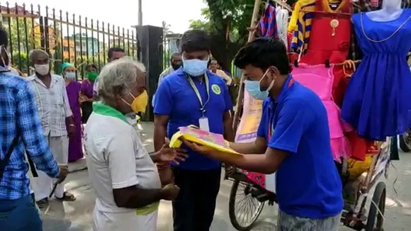 Siliguri Unique wellfare socitey sell new cloth for just rupees two for poors
