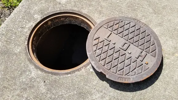 Dumdum, Manhole Cover, Man died