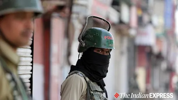 jammu kashmir police bus attacked by militants 2 killed updates