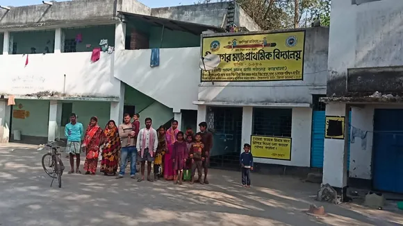 River erosion in the Kaliachak area of ​​Malda has forced homeless families to move out of school