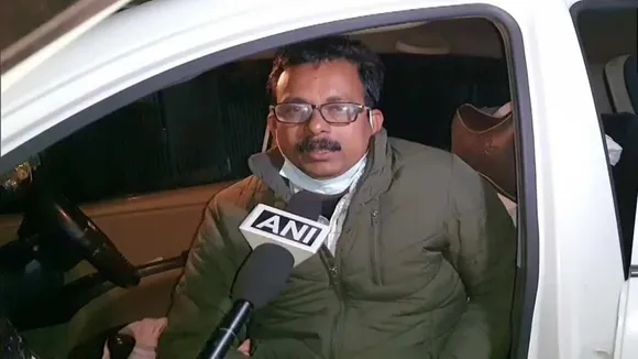 journalist beaten up by cops for questioning them for not wearing helmets গল Assam