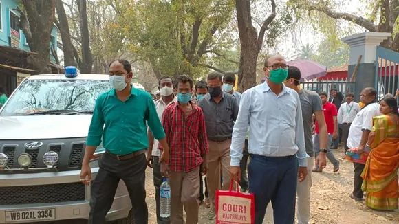 Customs officials ceazed 3 kg gold and arrested four from maldah and south dinajpur