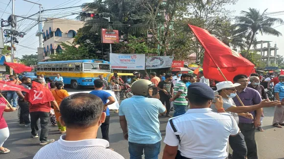 left fronts bharat bandh hit transport services partialy all over the bengal including kolkata
