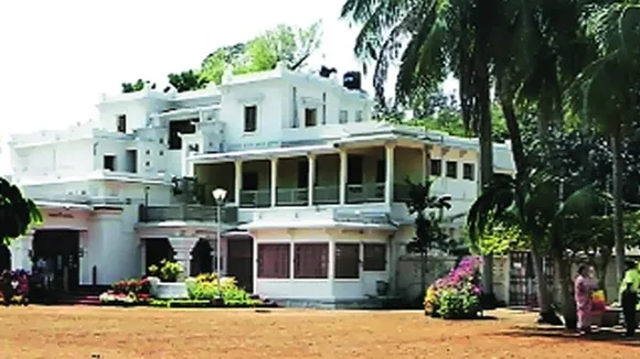 এক ছাত্রের অস্বাভাবিক মৃত্যু ঘিরে উত্তেজনা বিশ্বভারতীতে।