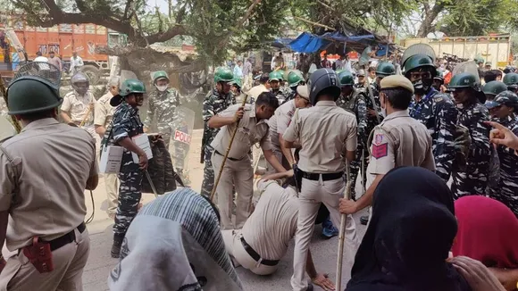 Clashes break out during protests against SDMC demolition, AAP MLA Amanatullah Khan were detained