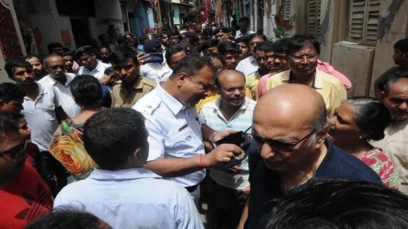 cracks in several houses of bowbazar for metro works updates